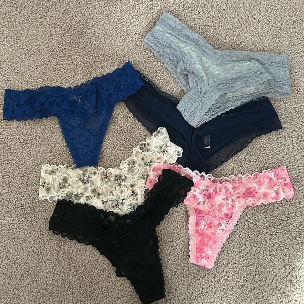 Victoria’s Secret Lace Thongs (4) and Cotton Cheeky Lace Trim (2) Size Small